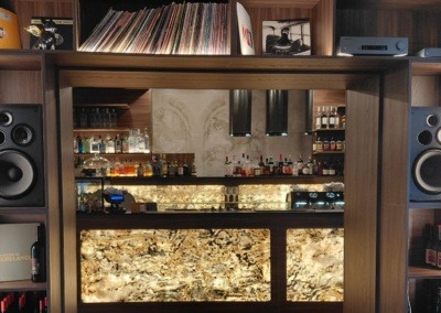 Monologue – Listening Bar & Restaurant